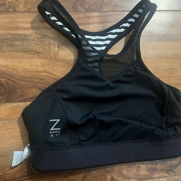 Black and white striped sports bra - Picture 2 of 4